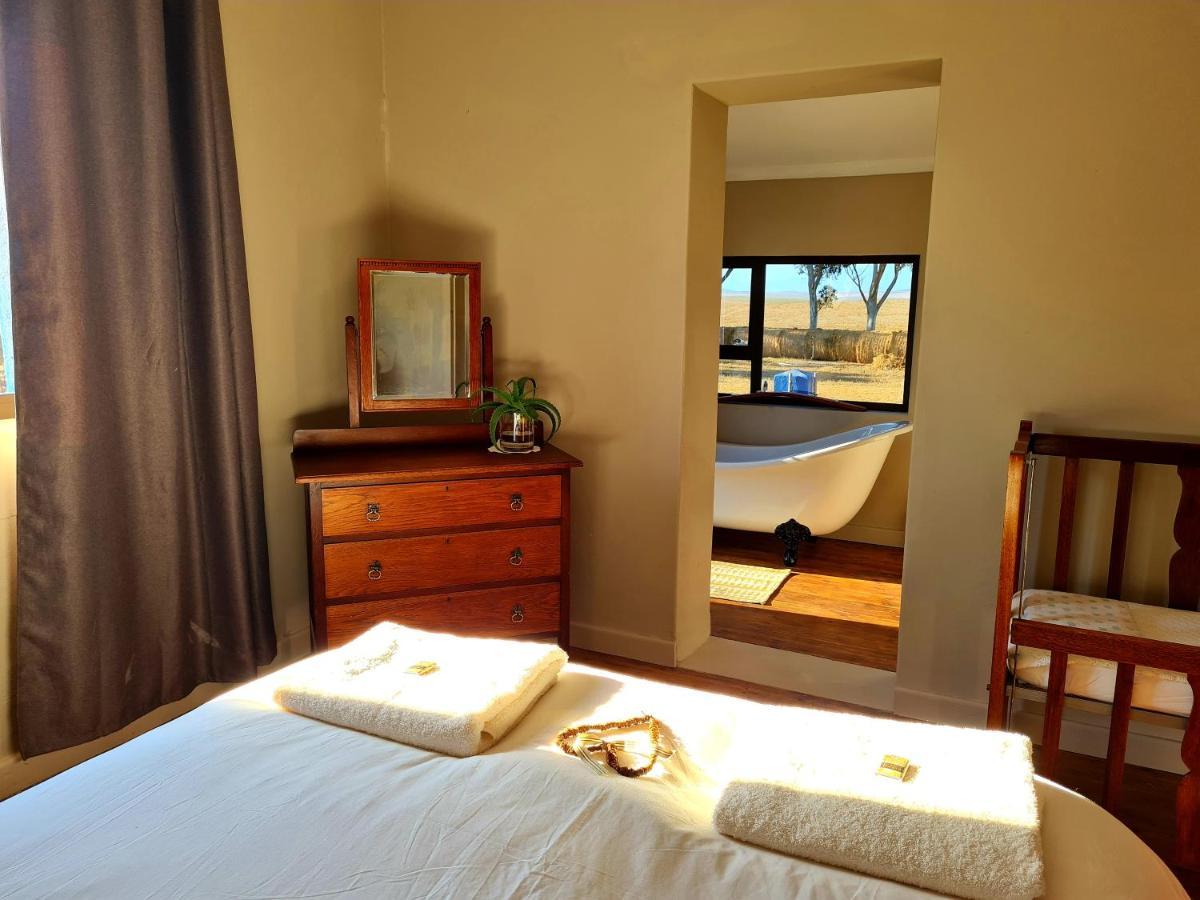 Die Blouhuis Farmhouse Retreat With A Hot Tub Cloeteskraal 外观 照片